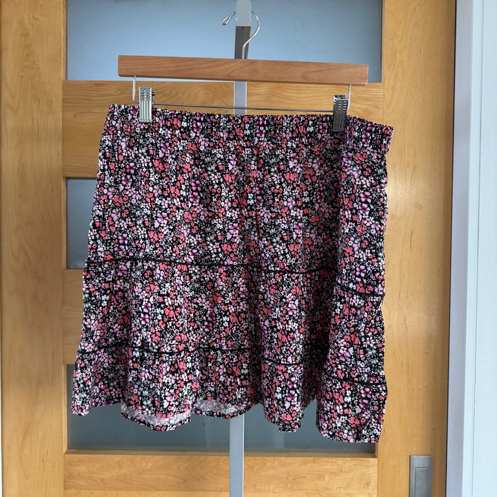 Vero Moda Black and Pink Floral Mini Skirt
